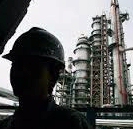 China permite a las refinerías locales que importen crudo con condiciones