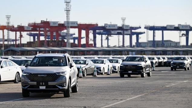 El puerto chino de Tianjin bate el récord de automóviles en un solo buque