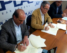 Momento de la firma del acuerdo.